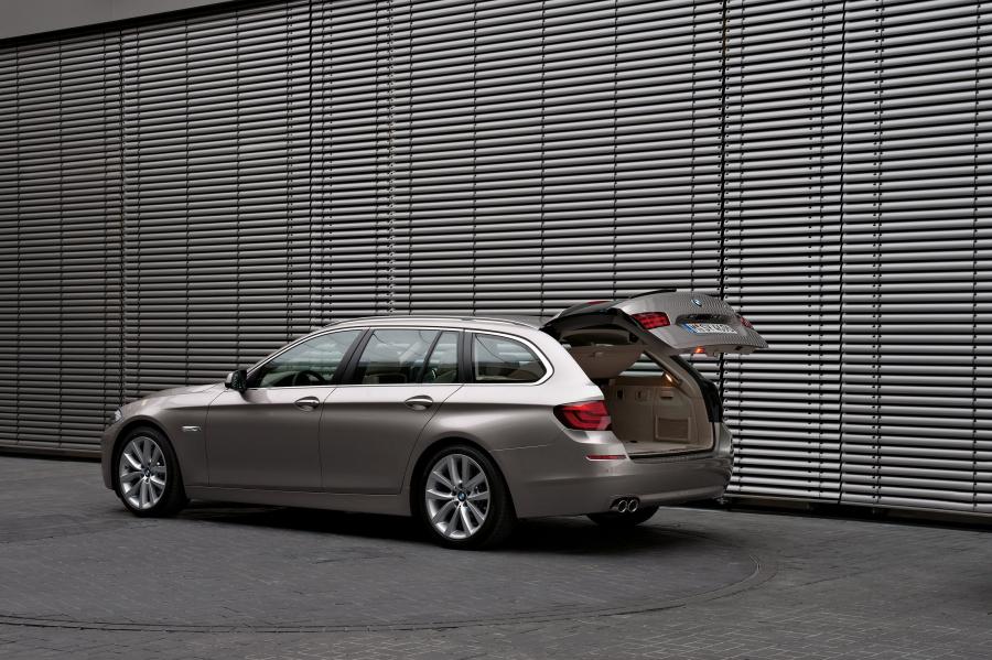  BMW 5-Series Touring 2011 года  (фото 38 из 59)